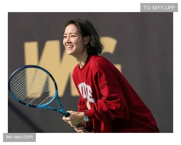 李娜赛后直接翻包，里面居然是豪宅钥匙和孩子作业本？